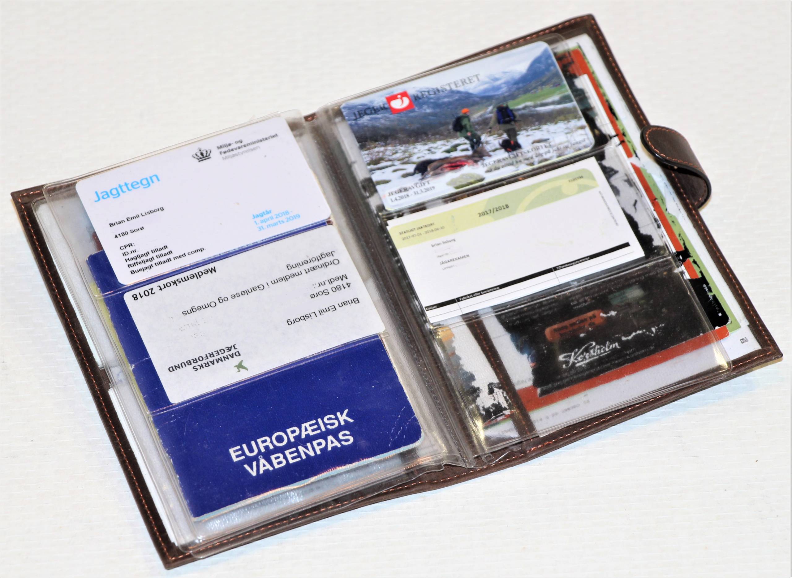 Lædermappe til jagtpapirer